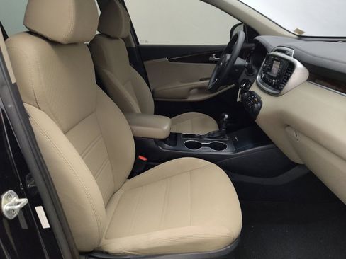 Used 2018 Kia Sorento FWD V6 image 21