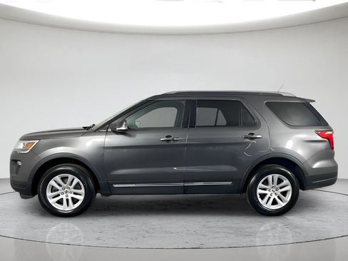 Used 2018 Ford Explorer XLT w/ Equipment Group 202A AWD/4WD image 8