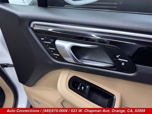 Used 2018 Porsche Macan AWD/4WD image 27