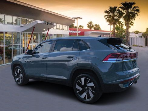 Used 2024 Volkswagen Atlas Cross Sport SE FWD image 5
