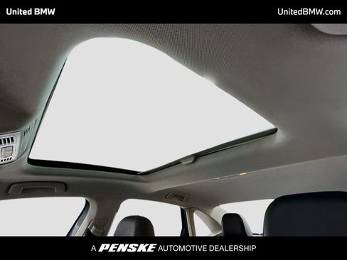 Used 2025 Volkswagen Jetta SE w/ Sunroof Package image 11