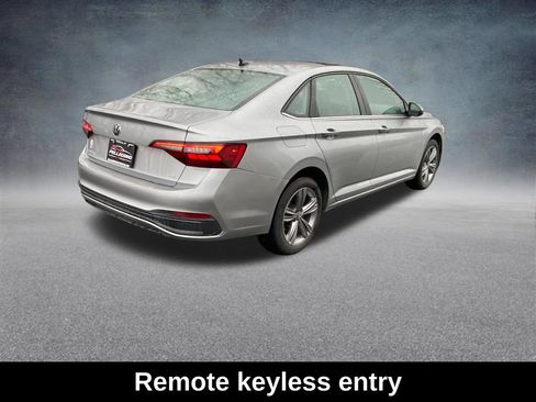 Used 2023 Volkswagen Jetta SE FWD image 6