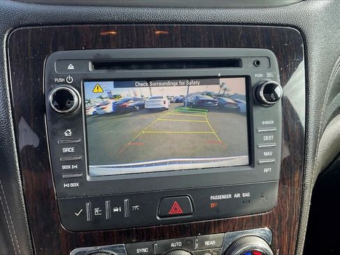 Used 2016 Chevrolet Traverse LT FWD image 21