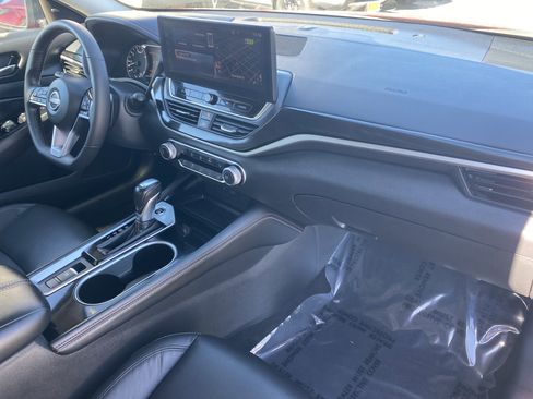 Used 2024 Nissan Altima 2.5 SR w/ SR Premium Package image 12