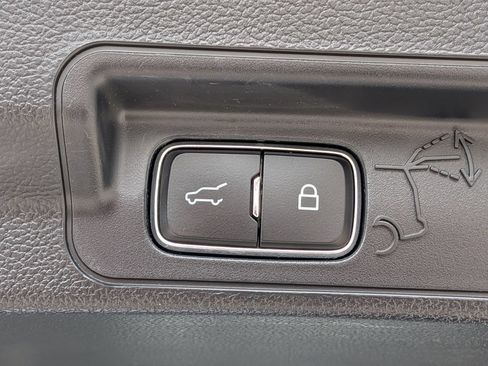 Used 2023 Ford Explorer XLT w/ Equipment Group 202A AWD/4WD image 33
