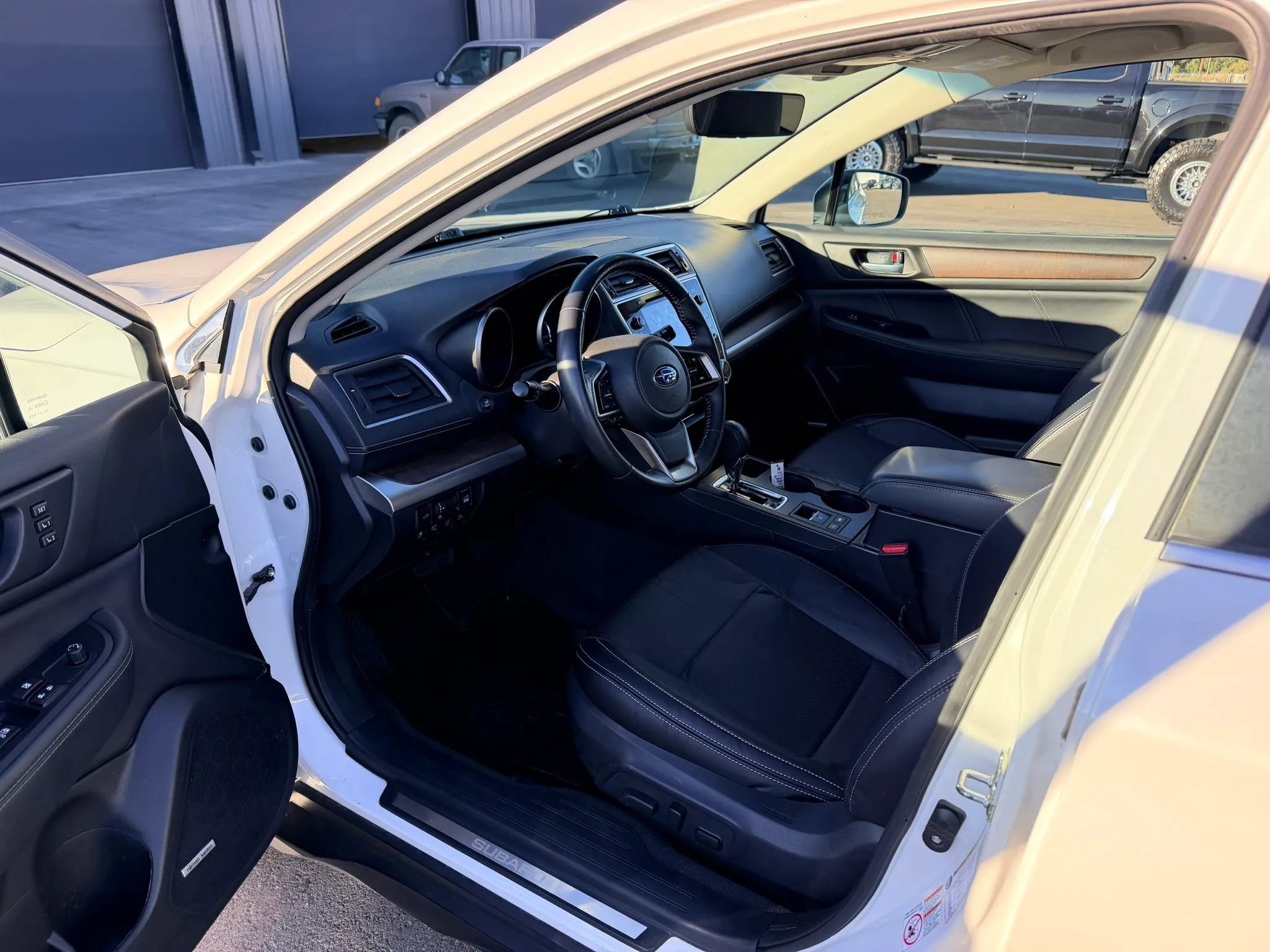 Used 2018 Subaru Outback 2.5i Limited AWD/4WD image 10