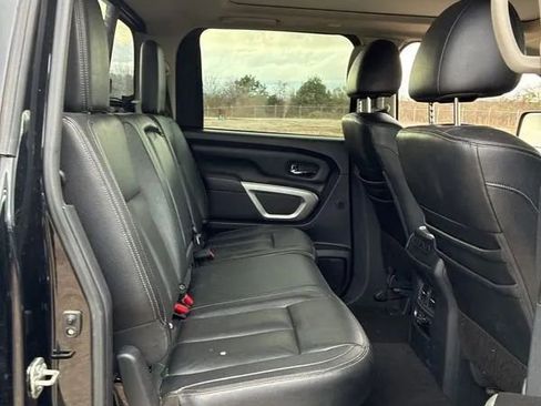 Used 2020 Nissan Titan SL w/ Moonroof Package image 13