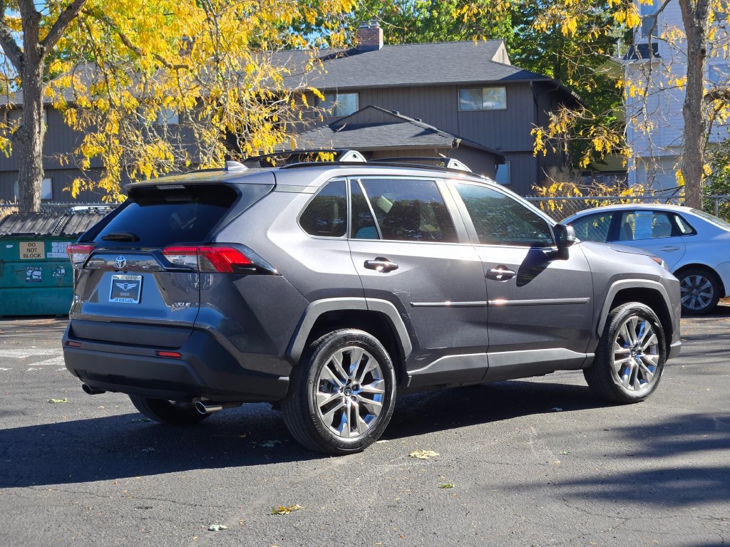 Used 2021 Toyota RAV4 XLE Premium FWD image 4