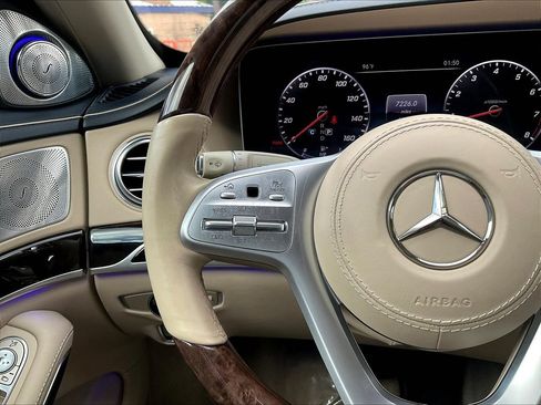 Used 2018 Mercedes-Benz Maybach S 560 4MATIC image 11