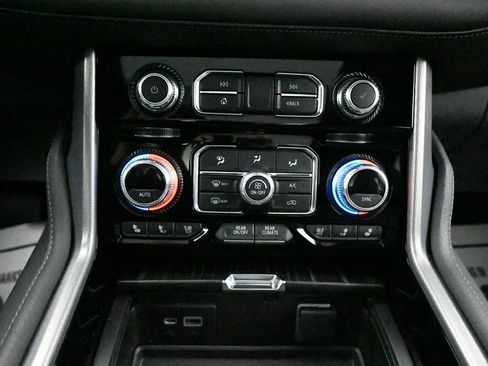 Used 2021 GMC Yukon Denali w/ Denali Premium Package AWD/4WD image 15