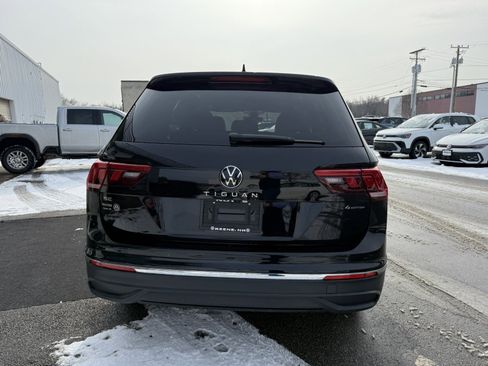 Used 2022 Volkswagen Tiguan SE image 4