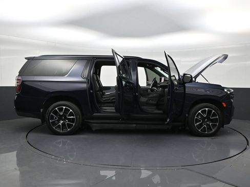 Used 2024 Chevrolet Suburban RST w/ Luxury Package RWD image 29