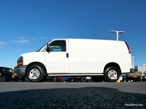Used 2024 GMC Savana 2500 w/ Driver Convenience Package image 15