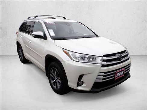 Used 2017 Toyota Highlander XLE image 6