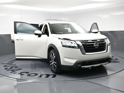 Used 2023 Nissan Pathfinder Platinum AWD/4WD image 24