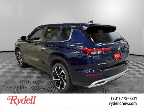 Used 2024 Mitsubishi Outlander SE AWD/4WD image 2