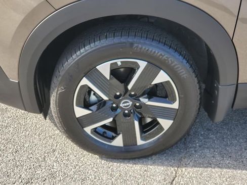 Certified 2025 Nissan Kicks SV image 10