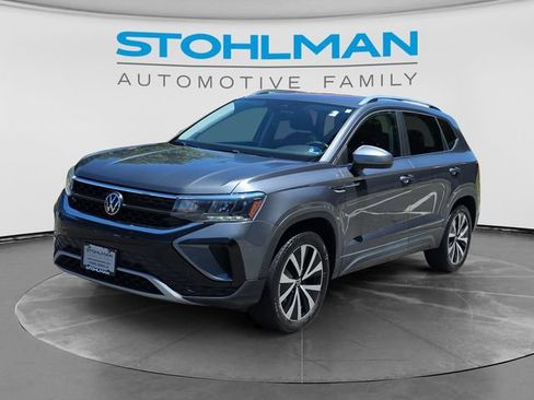 Certified 2023 Volkswagen Taos SE w/ Panoramic Sunroof Package AWD/4WD image 1