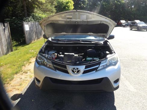 Used 2014 Toyota RAV4 LE AWD/4WD image 9