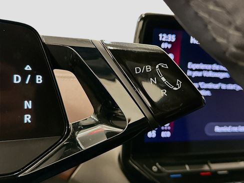 Used 2023 Volkswagen ID.4 Pro image 25