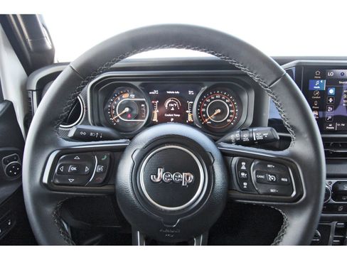 Used 2026 Jeep Wrangler Unlimited Rubicon AWD/4WD image 16