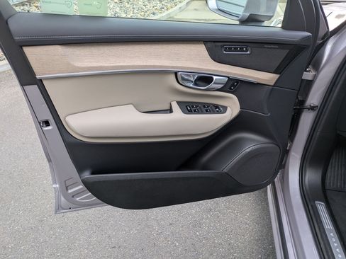 New 2026 Volvo XC90 B6 Plus w/ Protection Package Premier image 10