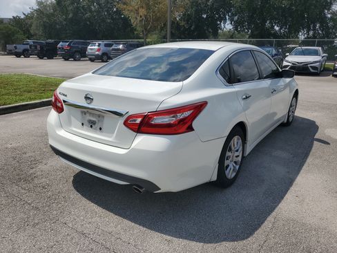 Used 2017 Nissan Altima 2.5 S w/ Power Driver Seat Package FWD image 5