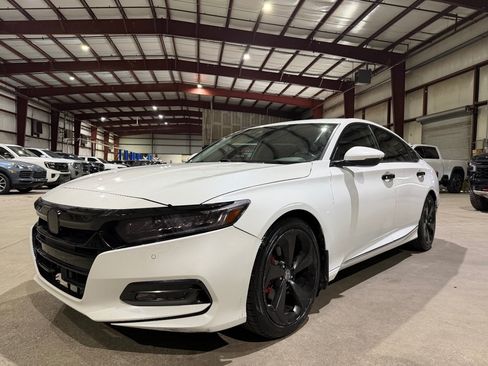 Used 2018 Honda Accord Touring image 9