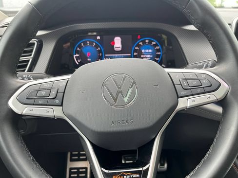 Certified 2024 Volkswagen Atlas Peak Edition SE AWD/4WD image 21