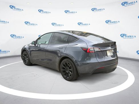 Used 2021 Tesla Model Y Long Range image 3