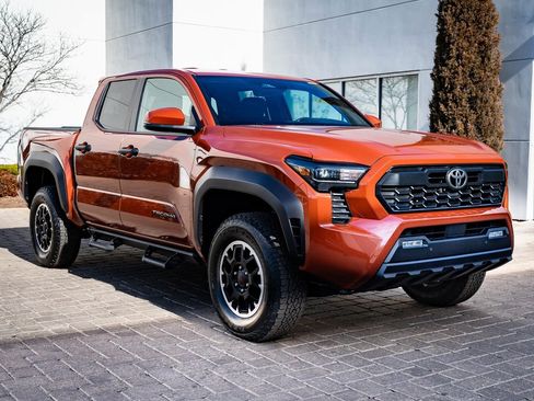 Used 2025 Toyota Tacoma TRD Off-Road w/ TRD Off Road Upgrade Package image 12