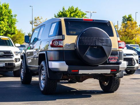 Used 2012 Toyota FJ Cruiser 4WD w/ Convenience Pkg image 11