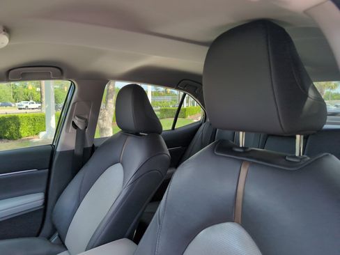 Certified 2020 Toyota Camry XLE FWD image 40