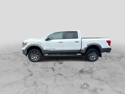 Used 2018 Nissan Titan S image 5