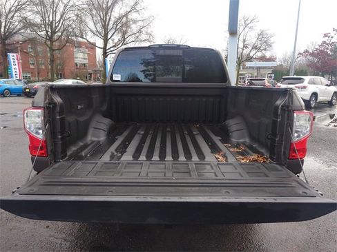 Used 2017 Nissan Titan SV image 16