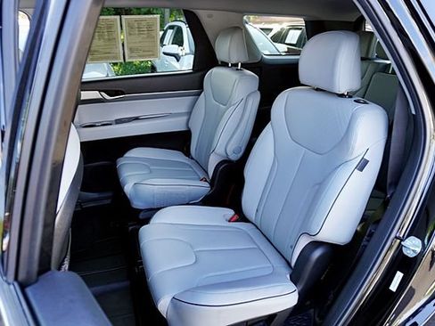 Certified 2025 Hyundai Palisade SEL FWD image 16