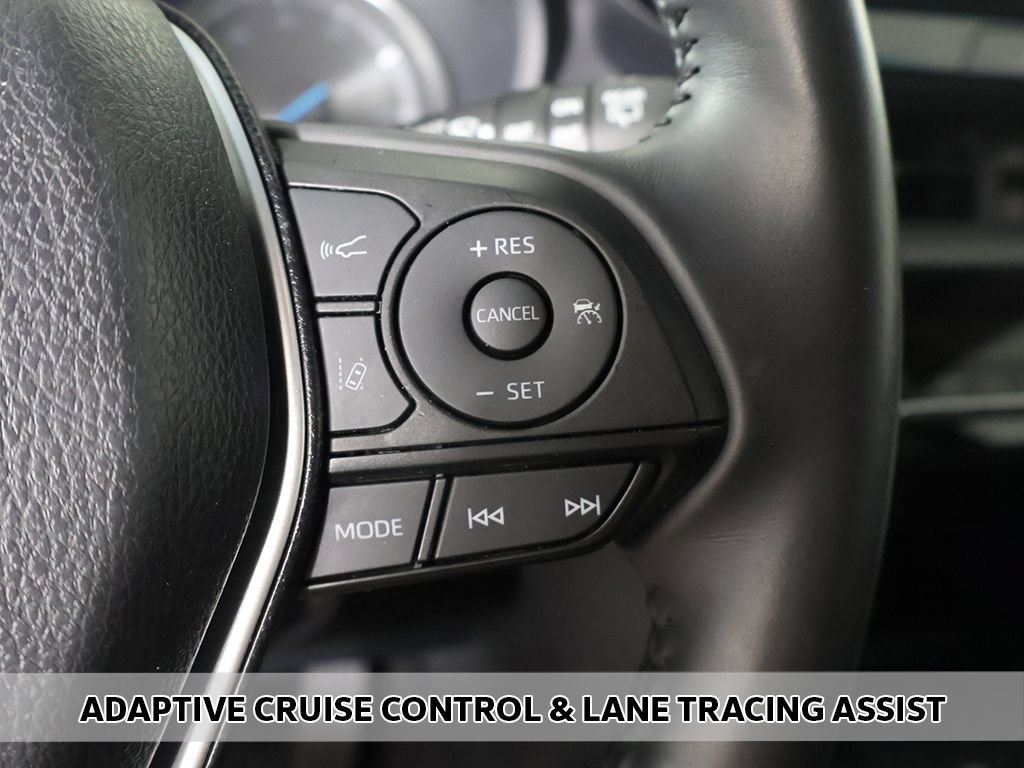 Used 2023 Toyota Venza LE AWD/4WD image 3