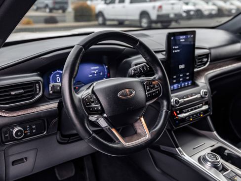 Certified 2020 Ford Explorer Platinum w/ Premium Technology Package image 12