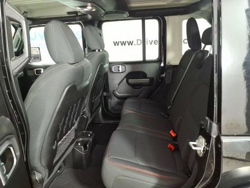 Used 2022 Jeep Wrangler Unlimited Rubicon AWD/4WD image 9
