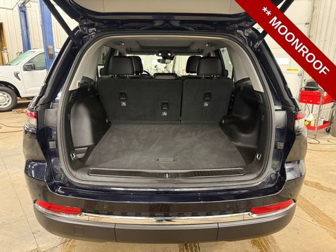 Used 2023 Jeep Grand Cherokee Limited image 7