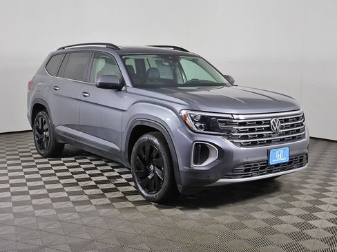 Used 2025 Volkswagen Atlas SE w/ Panoramic Sunroof Package AWD/4WD image 2