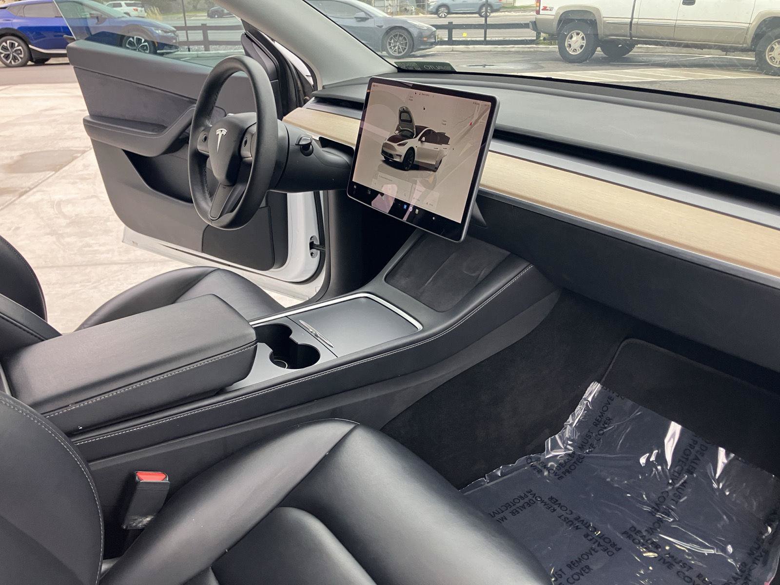 Used 2022 Tesla Model Y Long Range AWD/4WD image 22