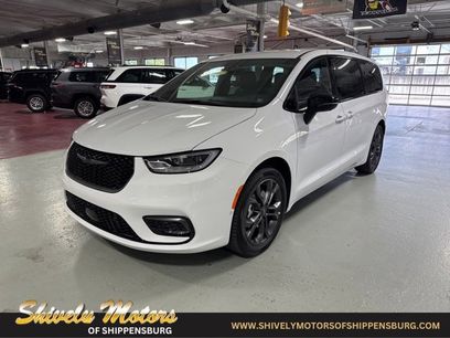 New 2026 Chrysler Pacifica Select