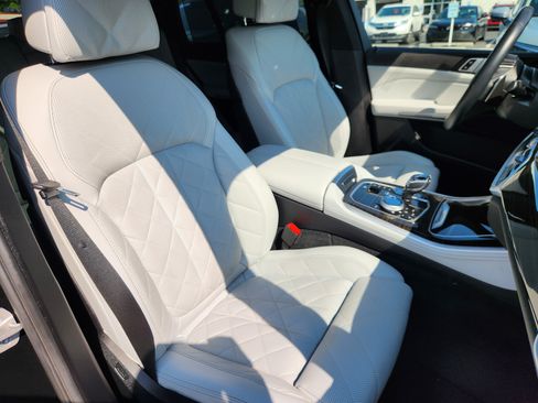 Used 2023 BMW X5 xDrive40i w/ Executive Package AWD/4WD image 15