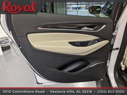 Used 2021 Buick Enclave Essence w/ Sport Touring Edition image 15