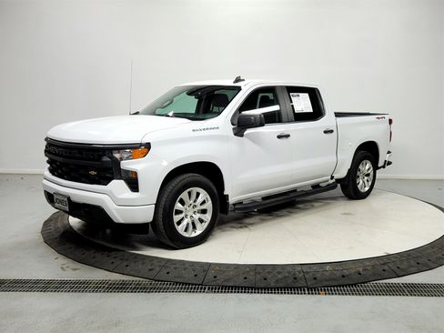 Used 2024 Chevrolet Silverado 1500 Custom image 3