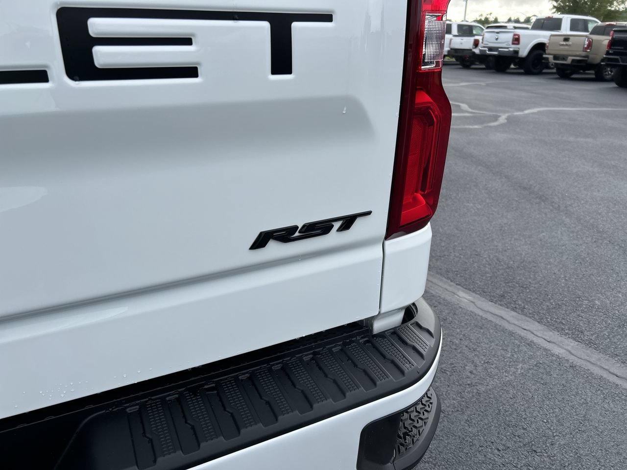 New 2026 Chevrolet Silverado 1500 RST w/ Redline Edition AWD/4WD image 12