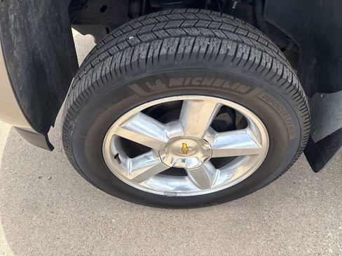 Used 2007 Chevrolet Suburban LT w/ LT Preferred Equipment Group AWD/4WD image 7