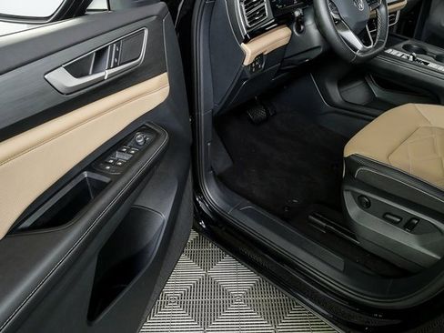 Certified 2024 Volkswagen Atlas Cross Sport SE image 11