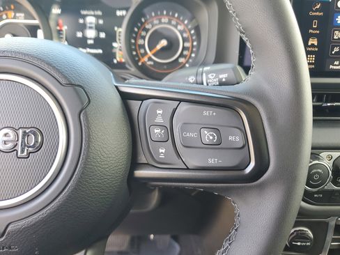 Used 2025 Jeep Gladiator Rubicon w/ Convenience Group image 20